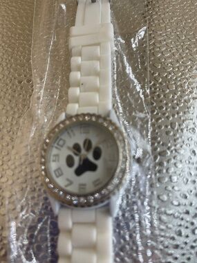 Geneva White Paw Print Silicone Watch Versatile